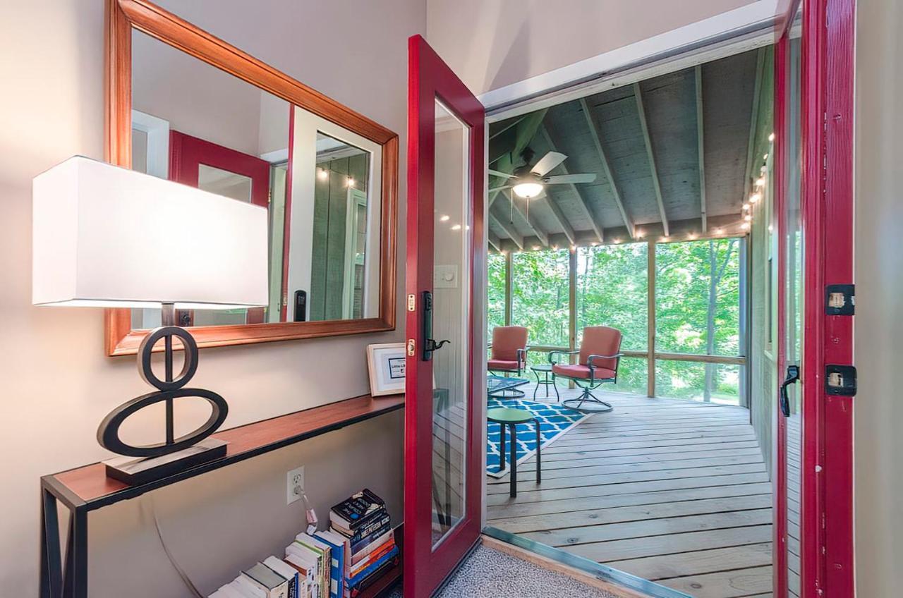 Secluded Oasis W Hot Tub, Screened-In Porch, Wifi! 伯克利斯普林斯 外观 照片