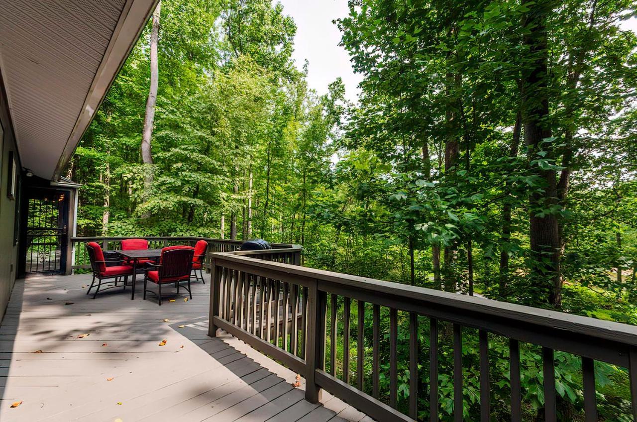 Secluded Oasis W Hot Tub, Screened-In Porch, Wifi! 伯克利斯普林斯 外观 照片